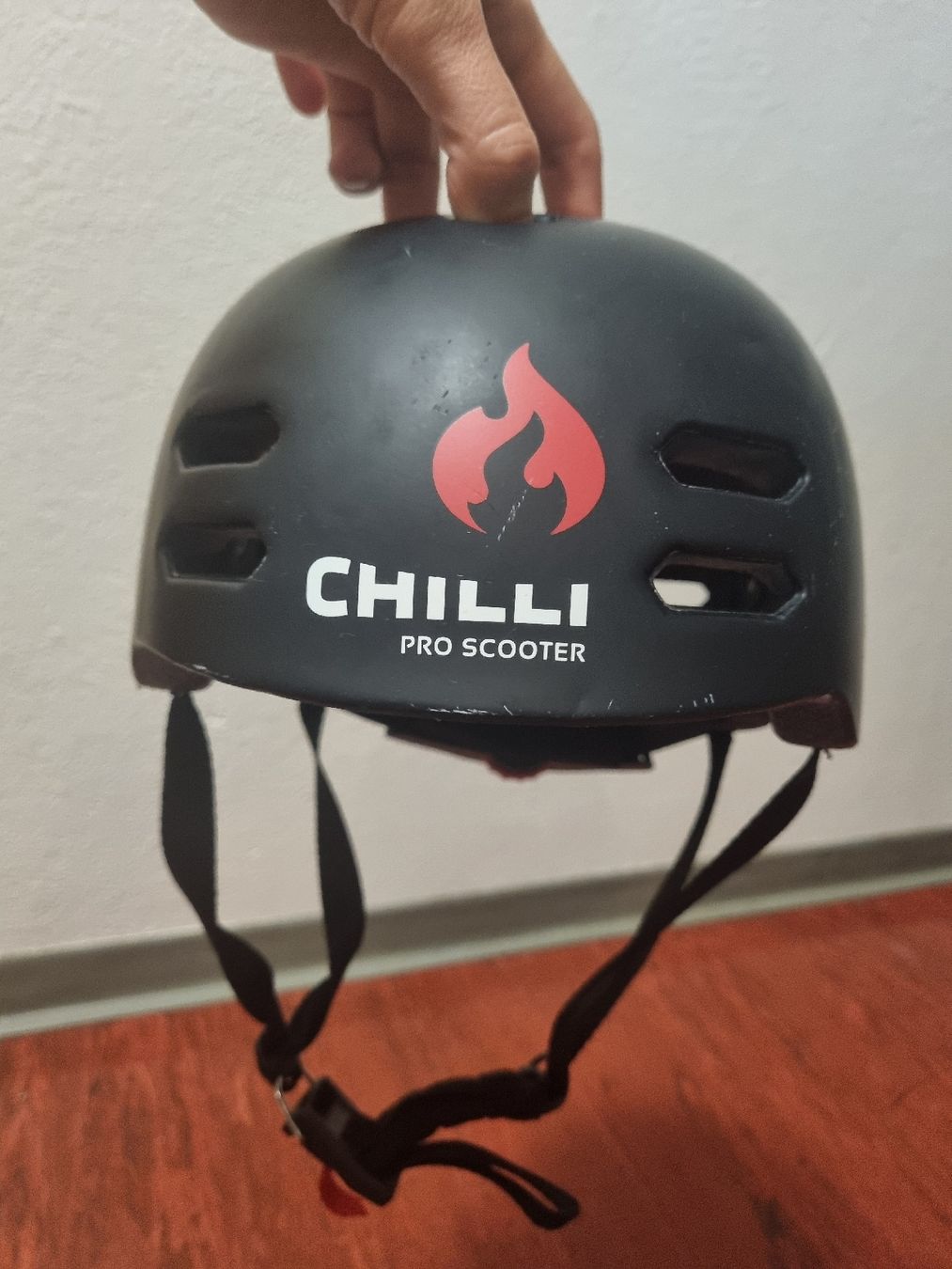 Chilli Kickboard: Trotinette Chilli 3000 avec Casque taille S – D'occasion à Châtelaine par jul_66kt 1