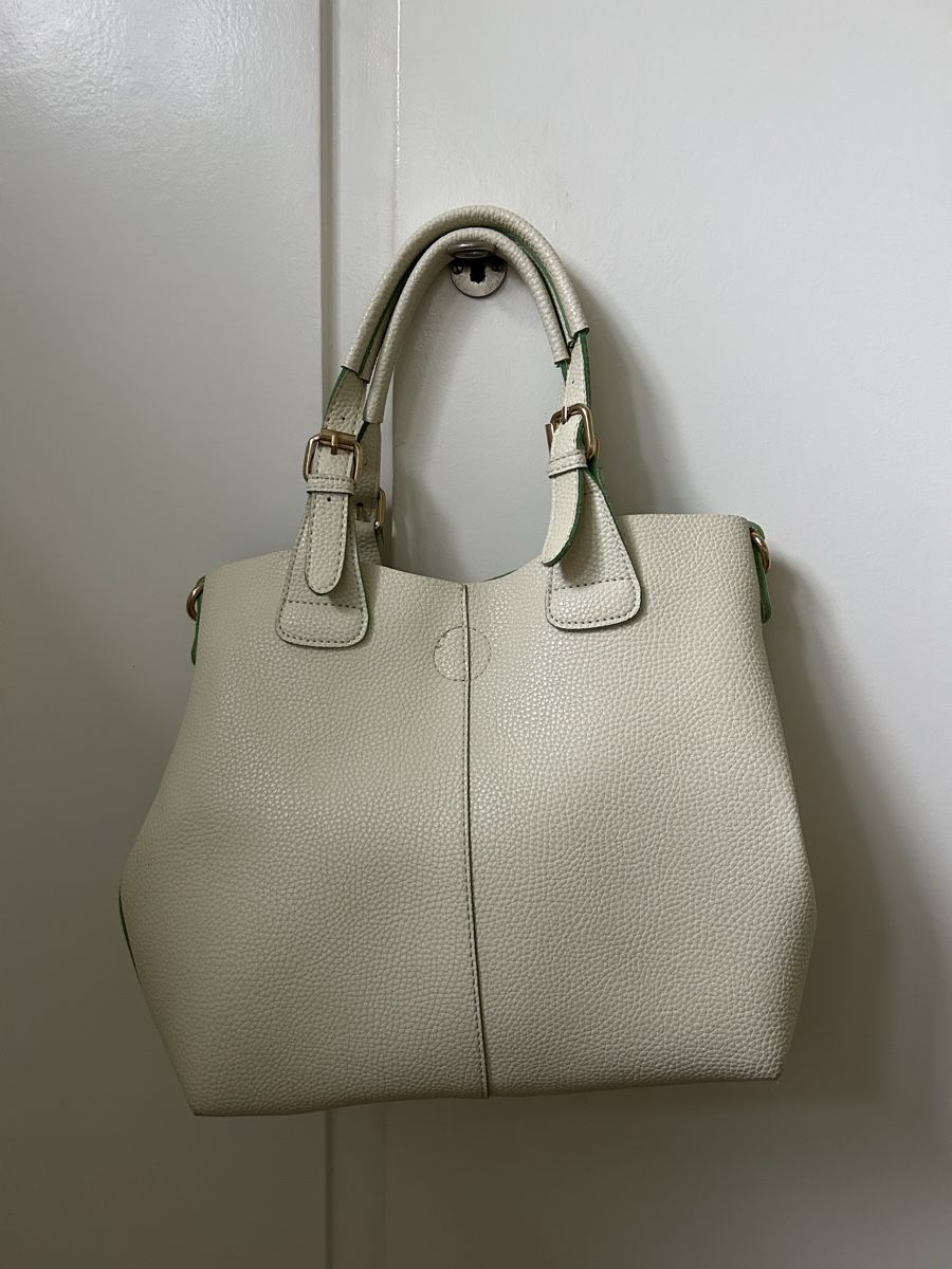 Borse da donna: Weisse Handtasche mit grünem Innenfutter – Usato da Bachs venduto da jok_8p6r