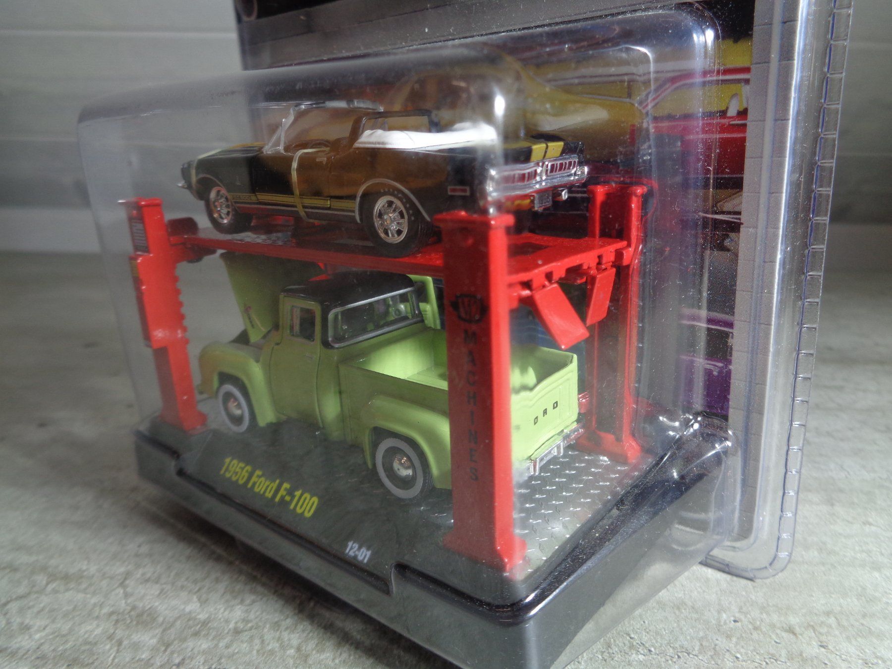 Ford Modellini d'auto: M2 1:64 Classic Car 2x Ford + Lift – Nuovo e nell'imballaggio originale da Reconvilier venduto da rallycar 3