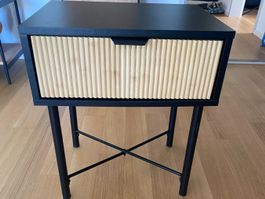 Nachttisch mit Schublade