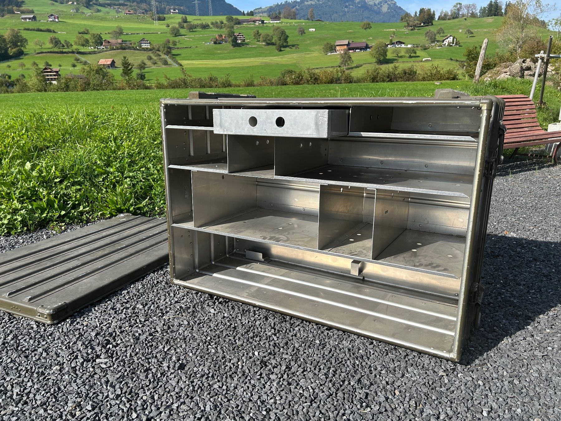 Cucine complete: Militär Küchenkiste – Usato da Goldau venduto da Taburettli_Brocante