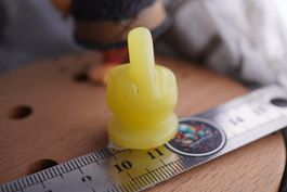 Jade Gelb    Mittelfinger       ab 1.-  Auktion