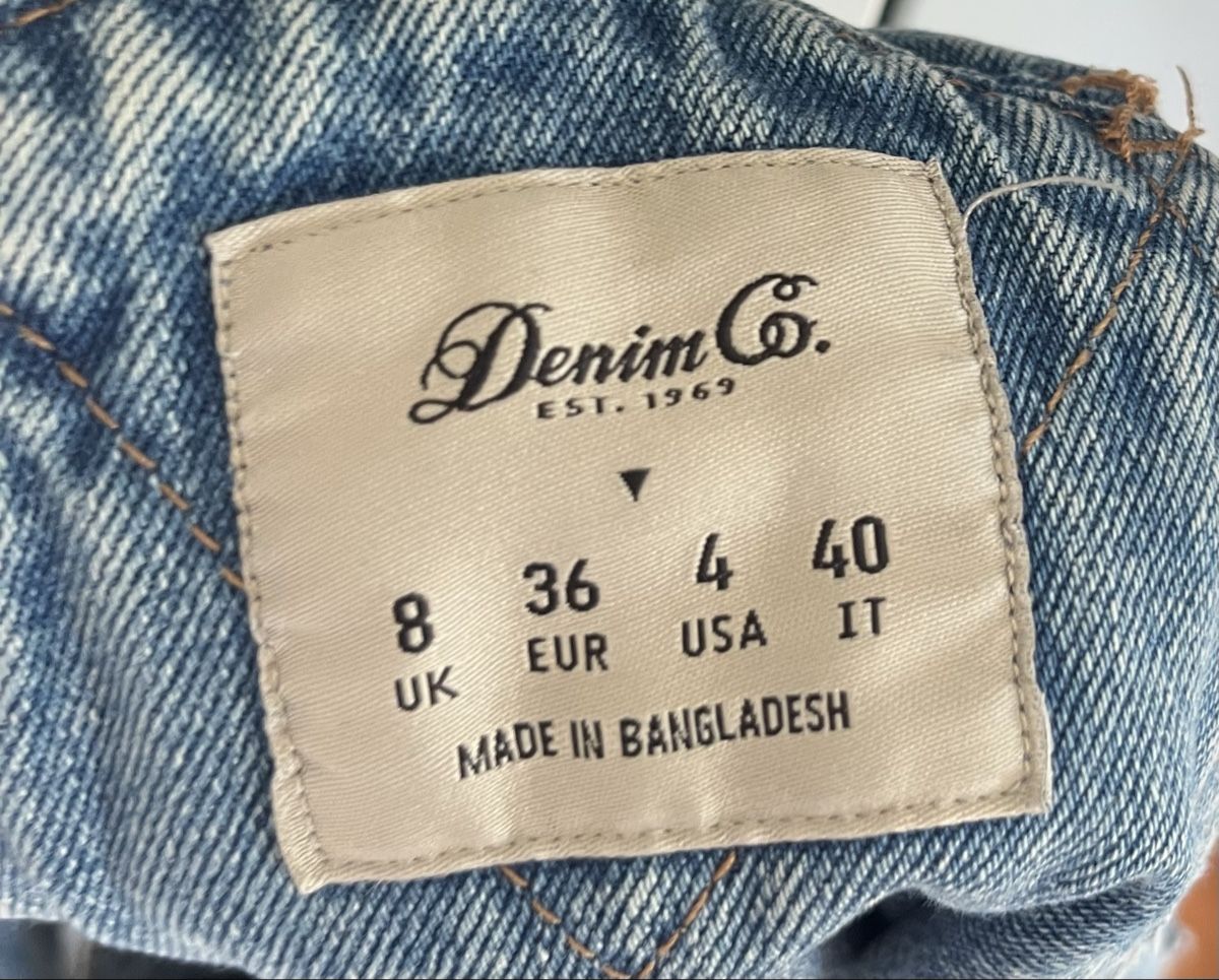 Jeans: Kurze Latzhose – Nuovo (secondo la descrizione) da Gerzensee venduto da arl_v6sb 1