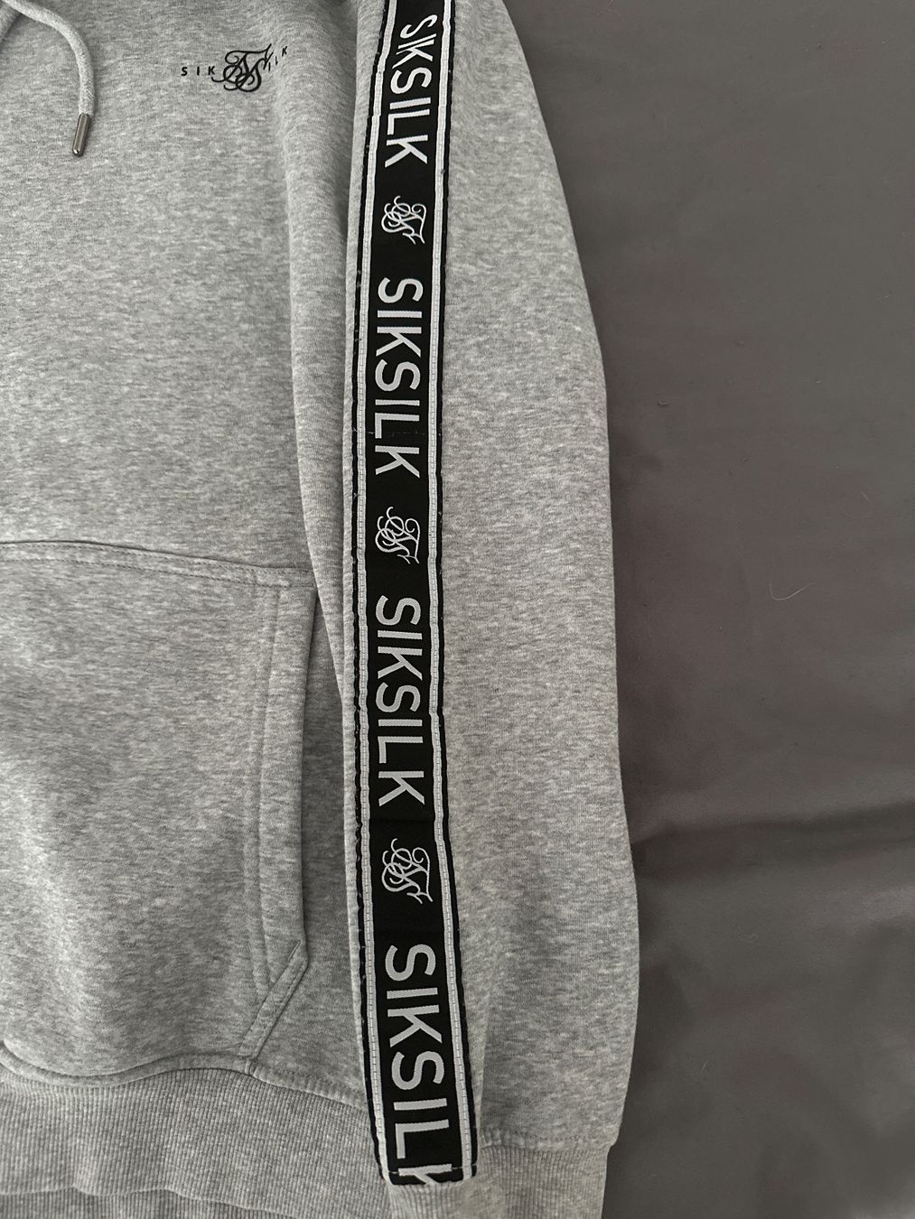 Siksilk Maglioni & Felpe: Kapuzenpullover SikSilk grau Grösse L – Usato da Ostermundigen venduto da POKESTOPCH 2