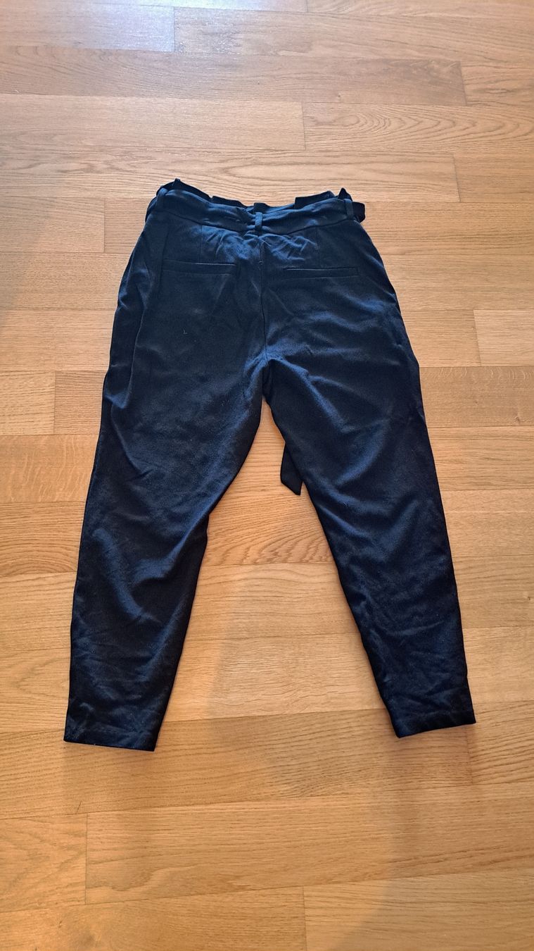 Vero Moda Pantaloni: Stoffhose mit Bindegürtel Vero Moda Schwarz – Usato da Seengen venduto da ja6_65wp 4