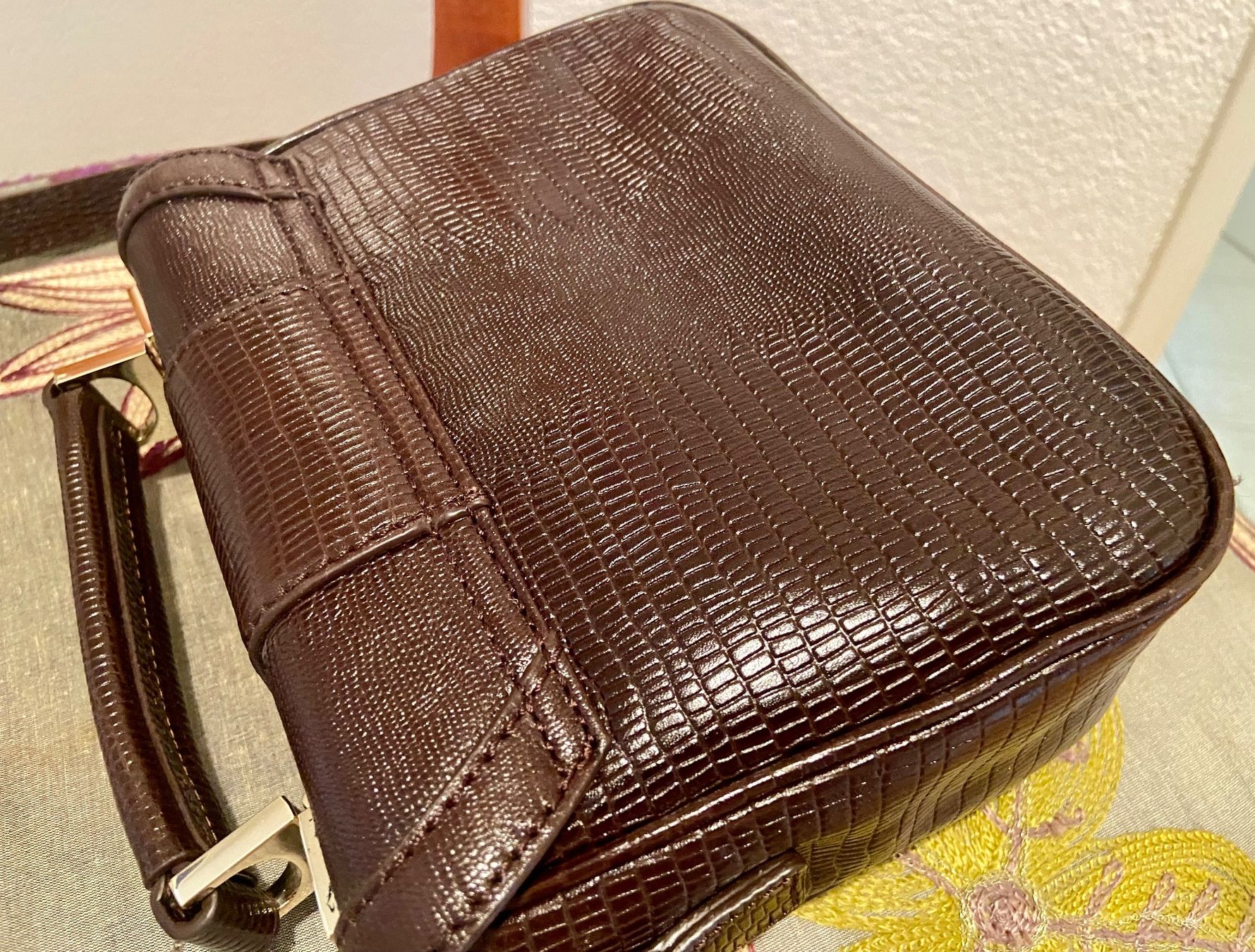 DKNY Borse da donna: Handtasche Brown DKNY – Usato da Zürich venduto da bes_6mnv 2