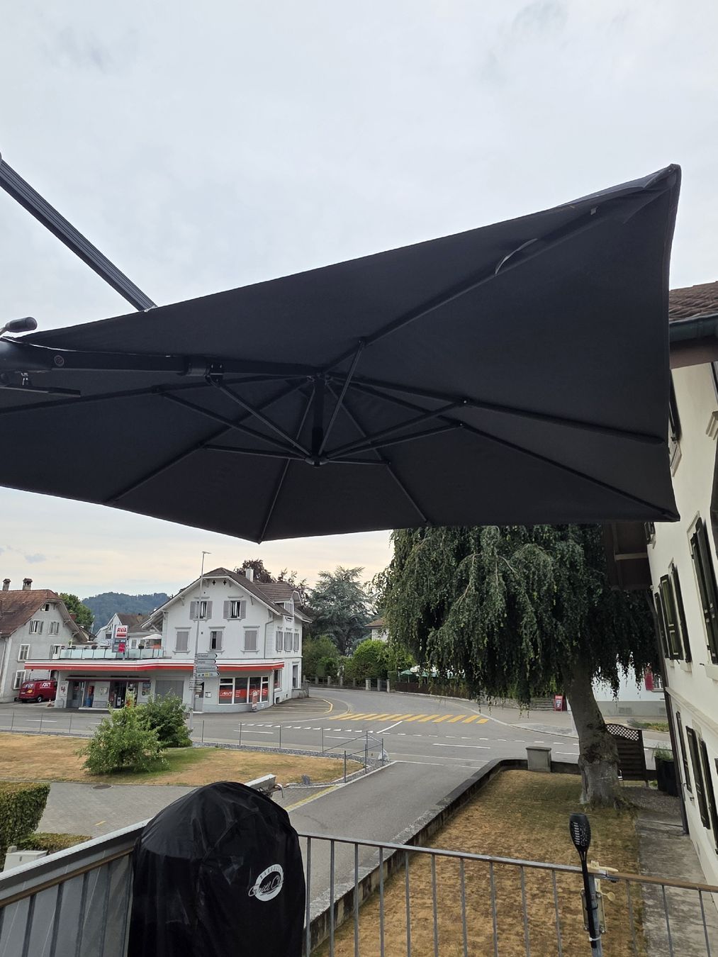 Parasols: Sonnenschirm Hängeschirm Anthrazit Gekippt mit Fuss – D'occasion à Reiden par pavlo41 2