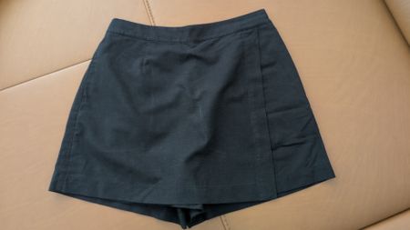 Uniqlo Leinenmix Skort schwarz, Gr. L