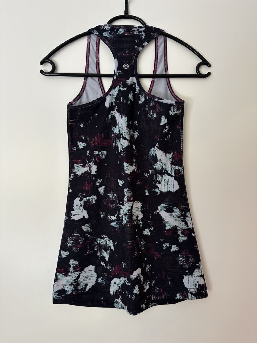 Lululemon Top: lululemon racerback tank size 2/eu34 – Usato da bözberg venduto da amy_7wz8 1