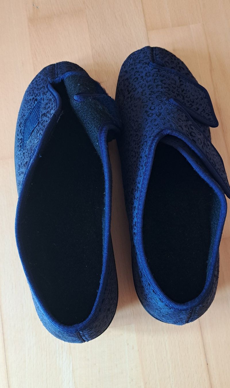 Scarpe da donna: Hausschuhe mit Klettverschluss – Usato da Gerlafingen venduto da Tom_24 1