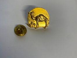Pin's vintage chameau doré - Accessoire unique!