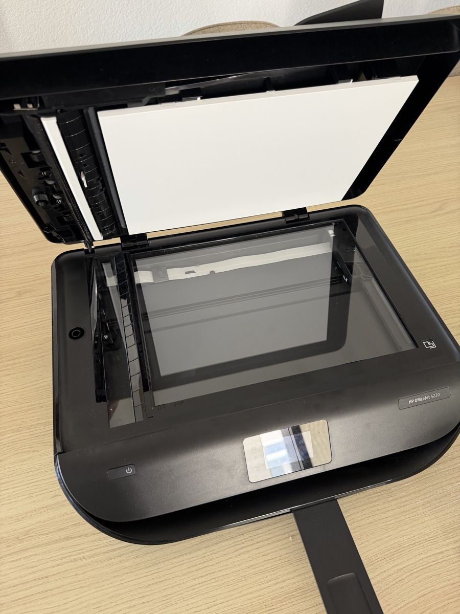 Hewlett Packard Stampanti: Imprimante HP Officejet 5220  – Usato da St-Légier-La Chiésaz venduto da Swoosh. 2