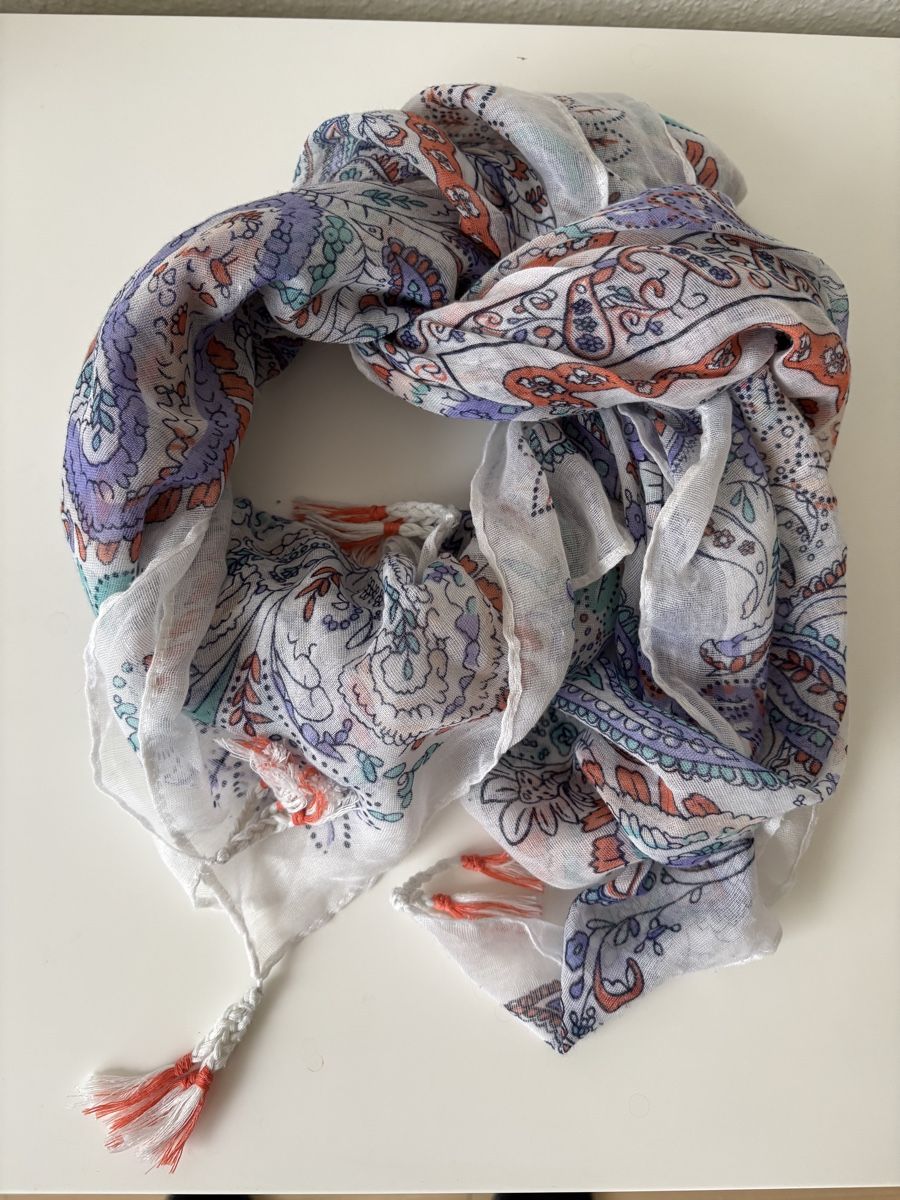 Foulard & Sciarpe: Weisser Schal mit Paisley Muster – Nuovo (secondo la descrizione) da Oberengstringen venduto da Marling
