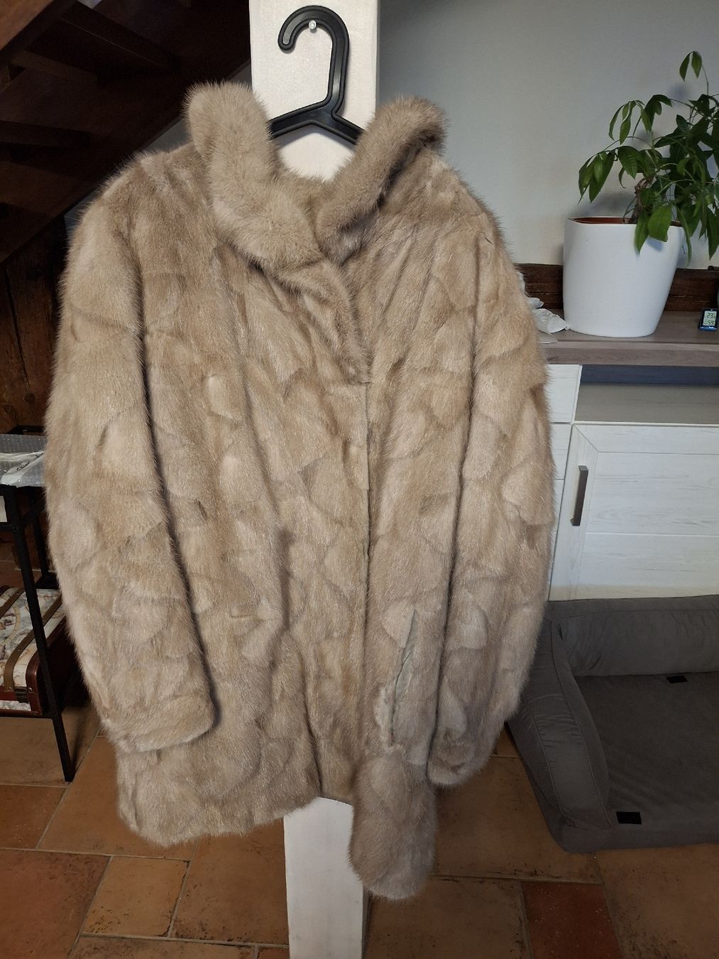 Cappotti: manteau de fourrure – Usato da Mont-sur-Lausanne venduto da joe_2vt6