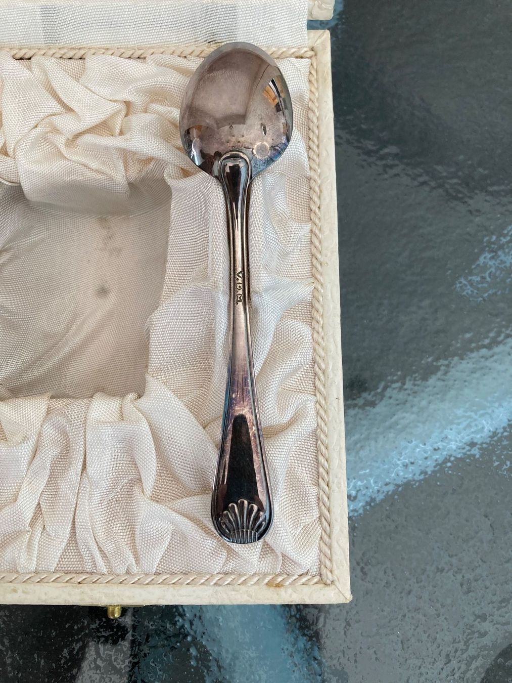 Altre Stoviglie: Antiker Eierbecher mit Löffel Silber im Originaletui – Usato da Zürich venduto da kostbares 5