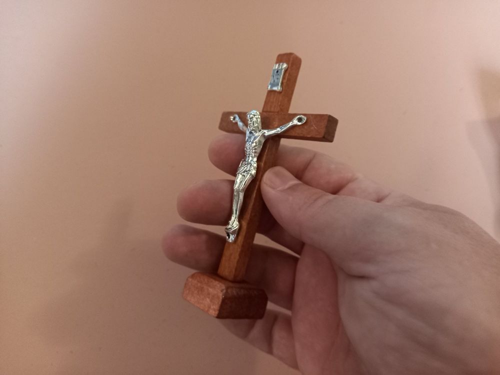 Navna Holzkreuze Set - 2 Handgefertigte Kruzifixe 7x12cm