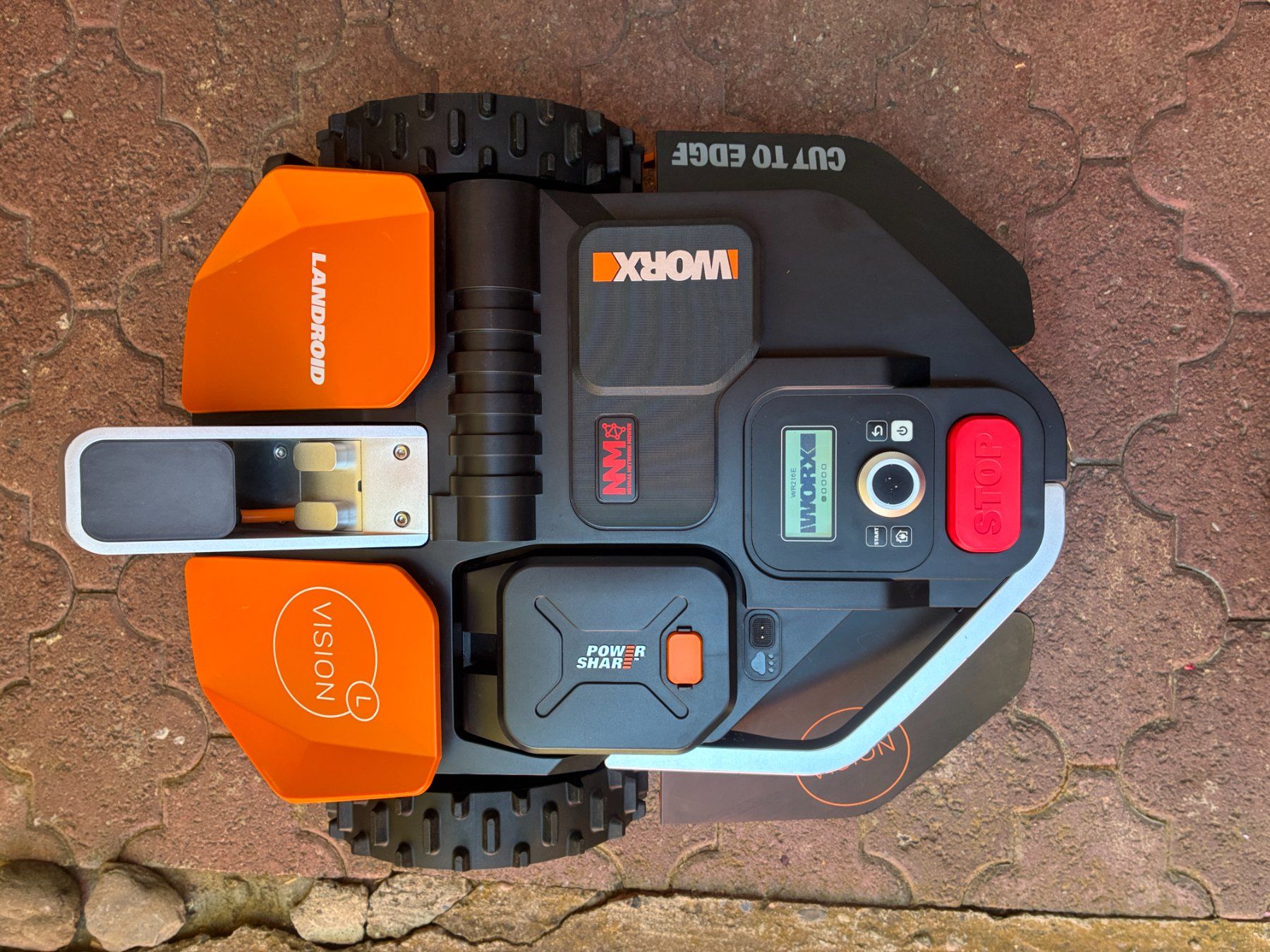 Worx Rasenmäher: Worx Landroid Vision L1600 mit Garage – Gebraucht aus Egnach von Jet700