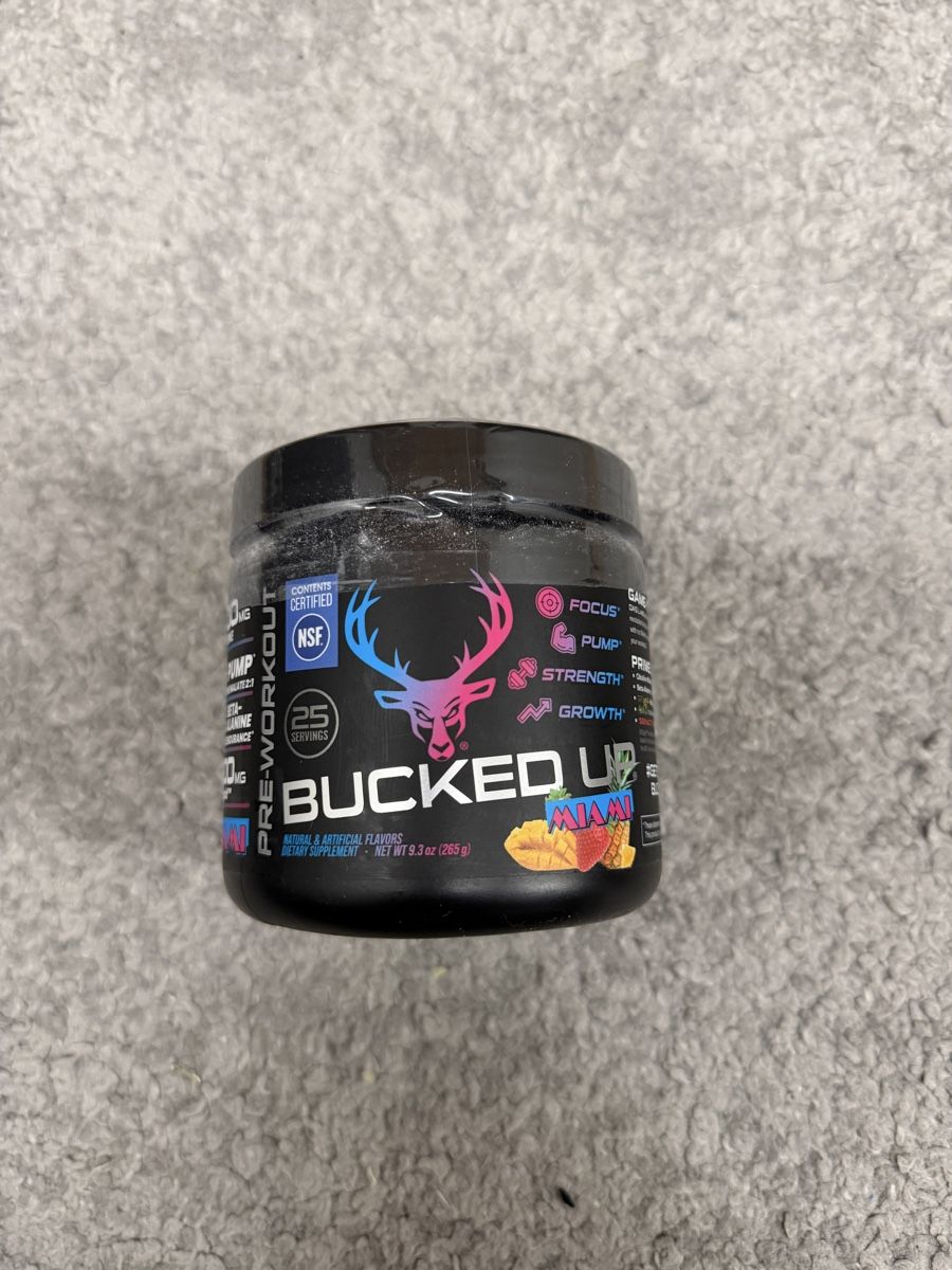 Aliments & Spécialités: Pre Workout Bucked Up – Neuf avec emballage d'origine à Oberuzwil par ari_s5pf