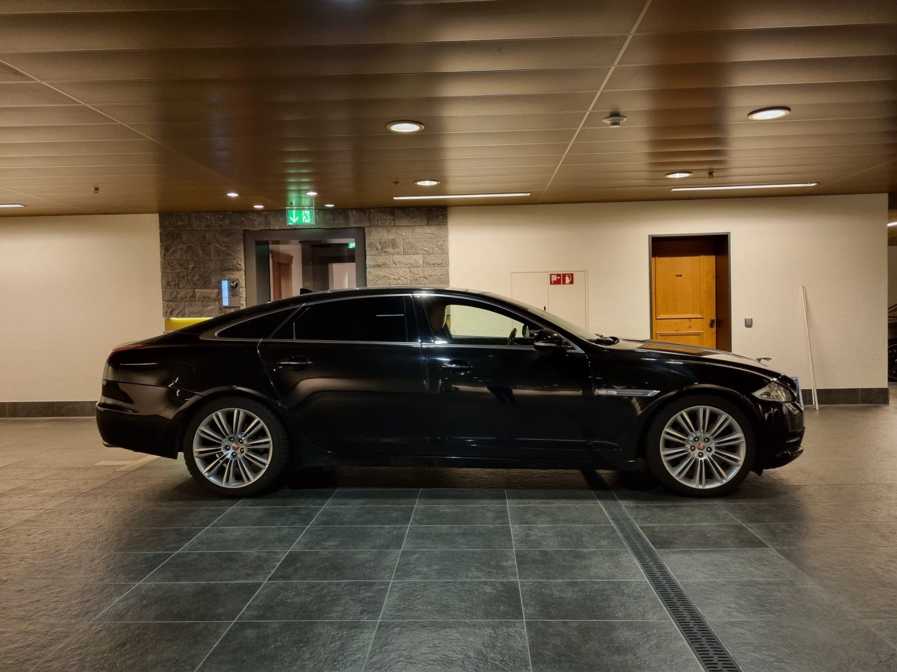 Jaguar Autos: Jaguar XJ 3.0 S/C AWD XJL – Gebraucht aus Rougemont von 911__