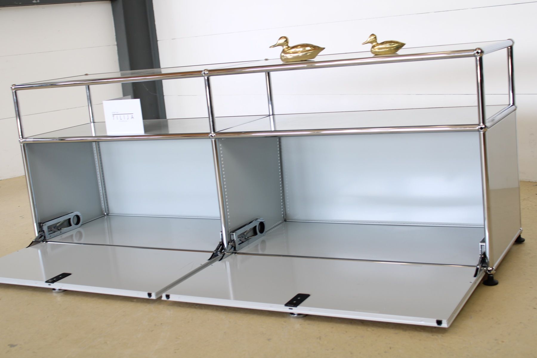 USM Mobili TV: USM Lowboard in Lichtgrau – Usato da Meinisberg venduto da atelier_TILIJA 1