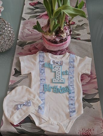 Body mit Mütze Set "My 1st Birthday" Grösse 74-80