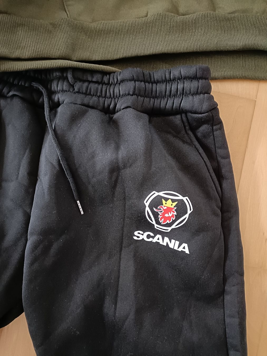Pullover & Sweatshirts: Scania Trainerhose + Pulli – Neu und originalverpackt aus Gossau SG von scania1509 1