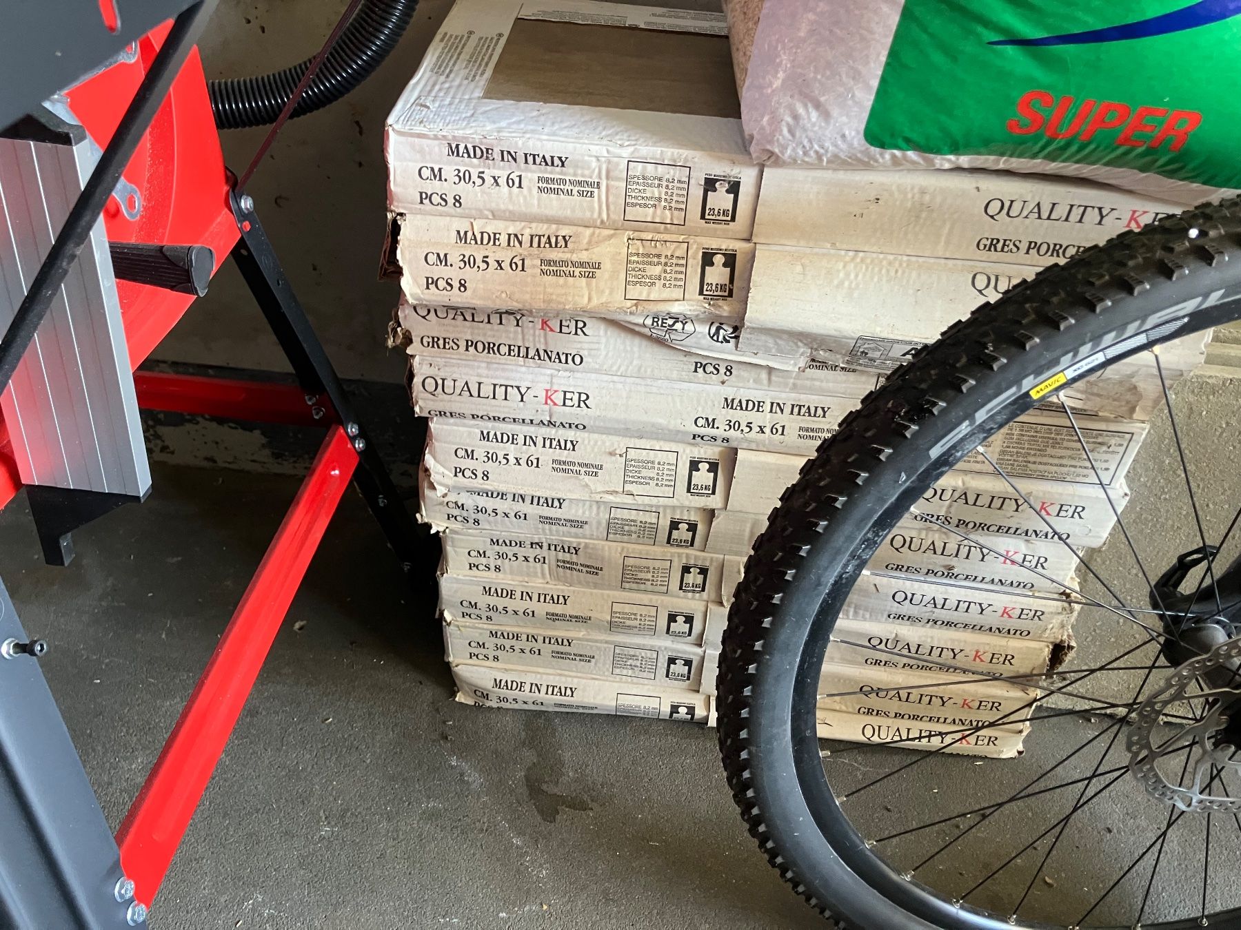Bodenbeläge: Bodenplatten – Gebraucht aus Leimbach AG von Dynamo07 2