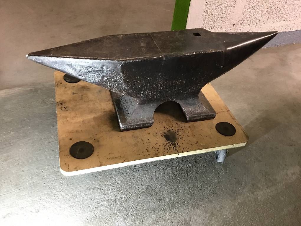 Attrezzi da lavoro: Amboss 99 kg  Jg. 1906 – Usato da Büren zum Hof venduto da patrick2505 2