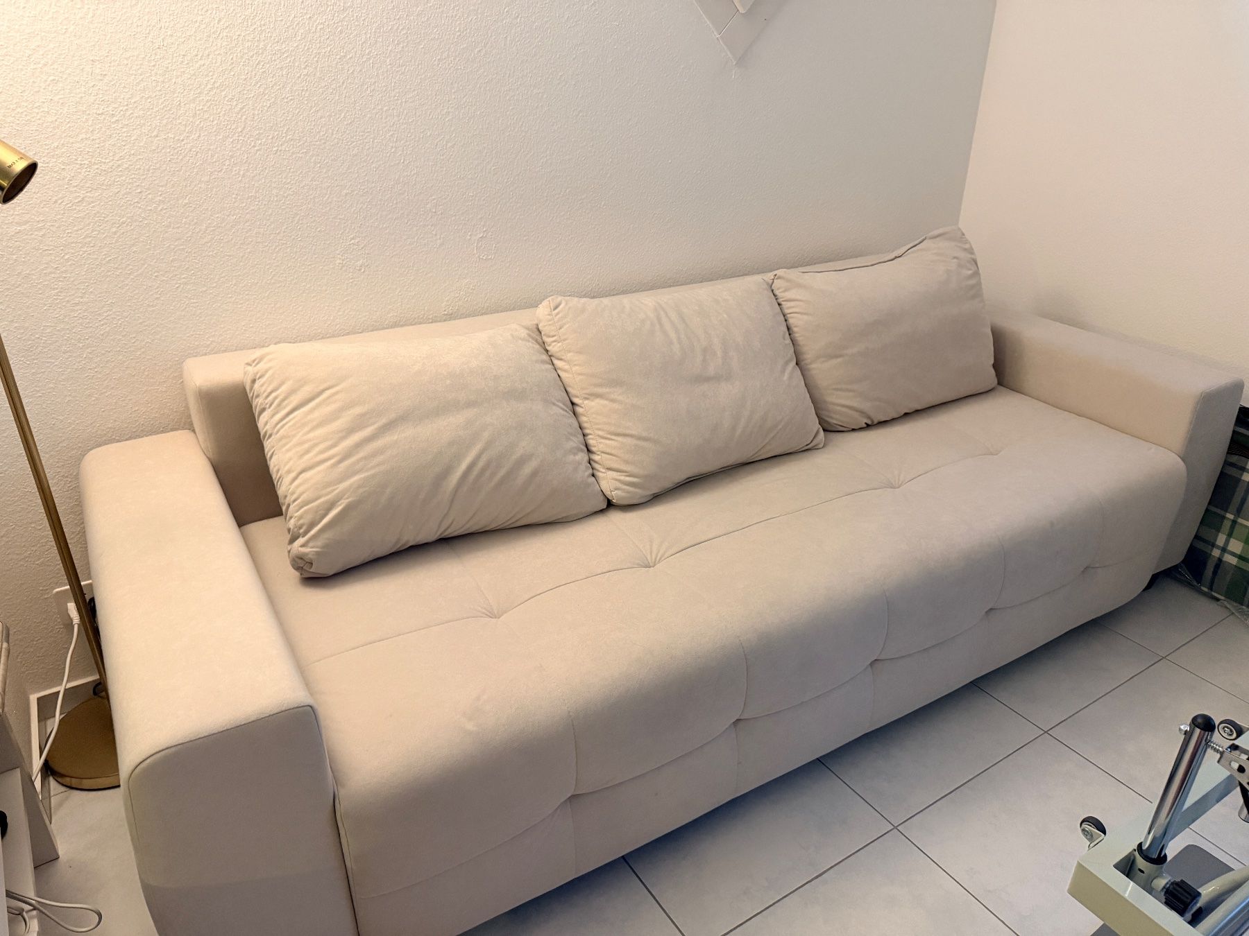Divani: 3 Sitzer Sofa mit Schlaffunktion – Usato da Zürich venduto da sus_gd8y