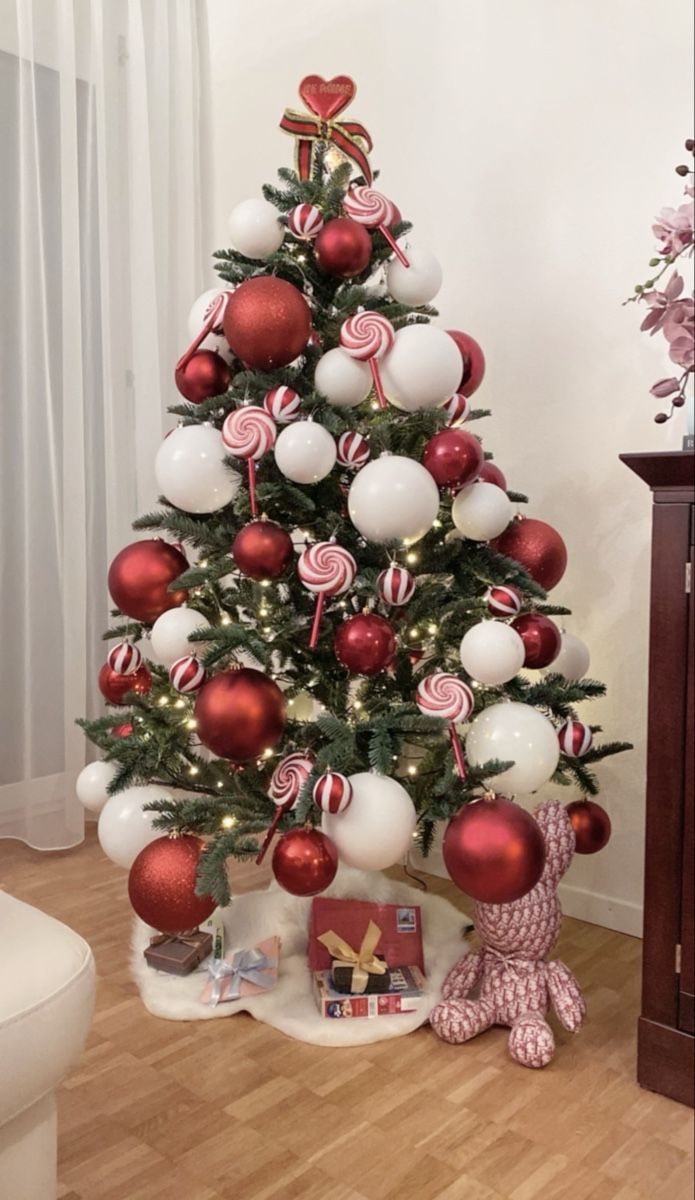 Toutes les décorations: Künstlicher Weihnachtsbaum – D'occasion à Zürich par CyMaMu