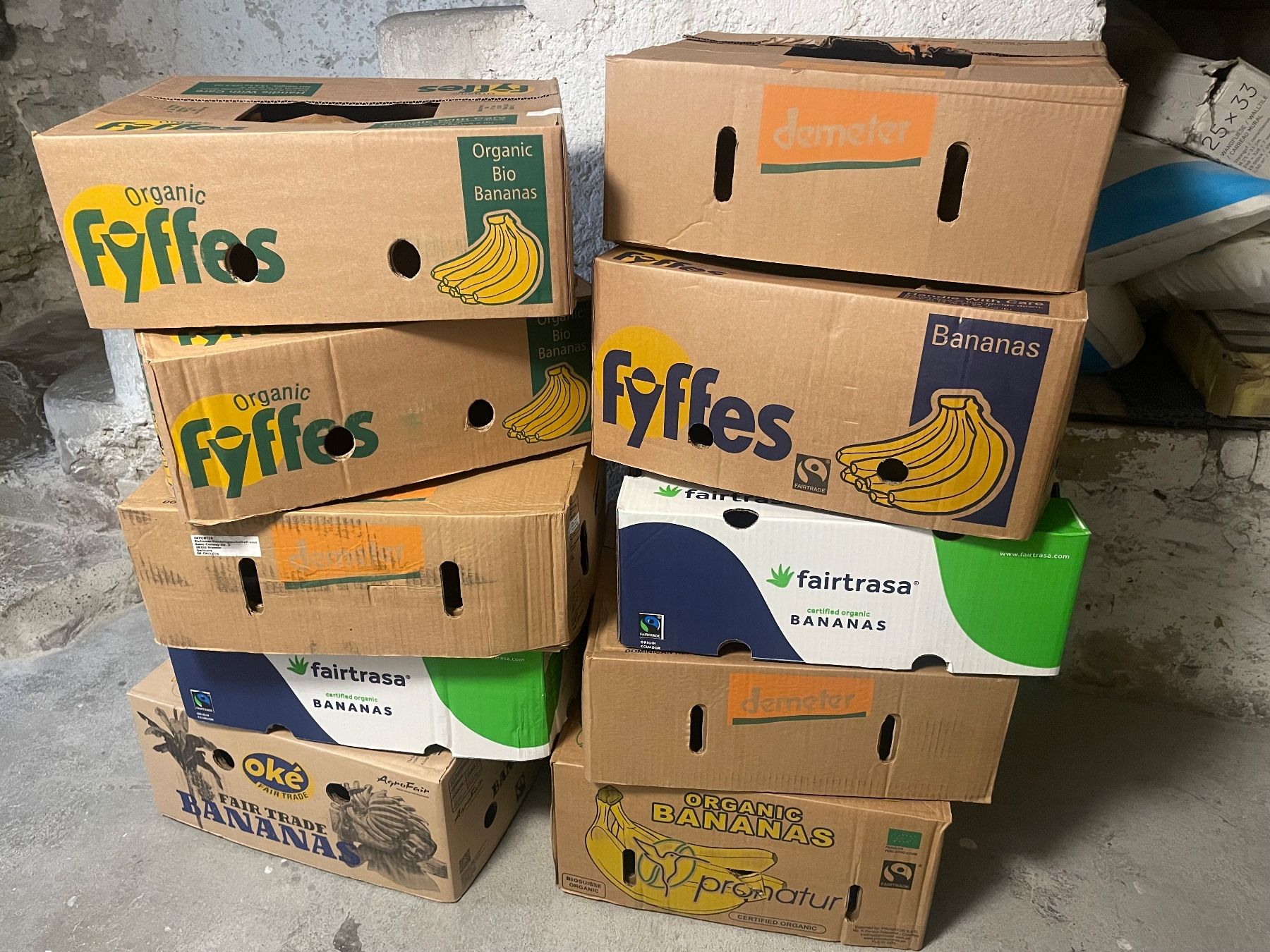 Cartoni: 10 cartons de bananes – Nuovo e nell'imballaggio originale da Fribourg venduto da col_j7l5