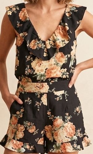 Sezane Kleiderpakete: Sézane black top & short with flowers – Gebraucht aus Zürich von can_2jj8