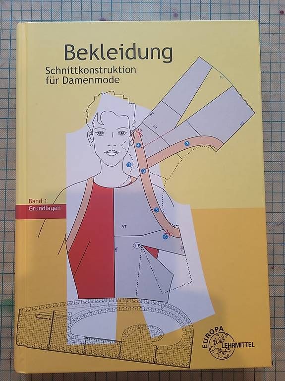 Bücher: Buch Bekleidung nähen – Gebraucht aus Balgach von Pickle