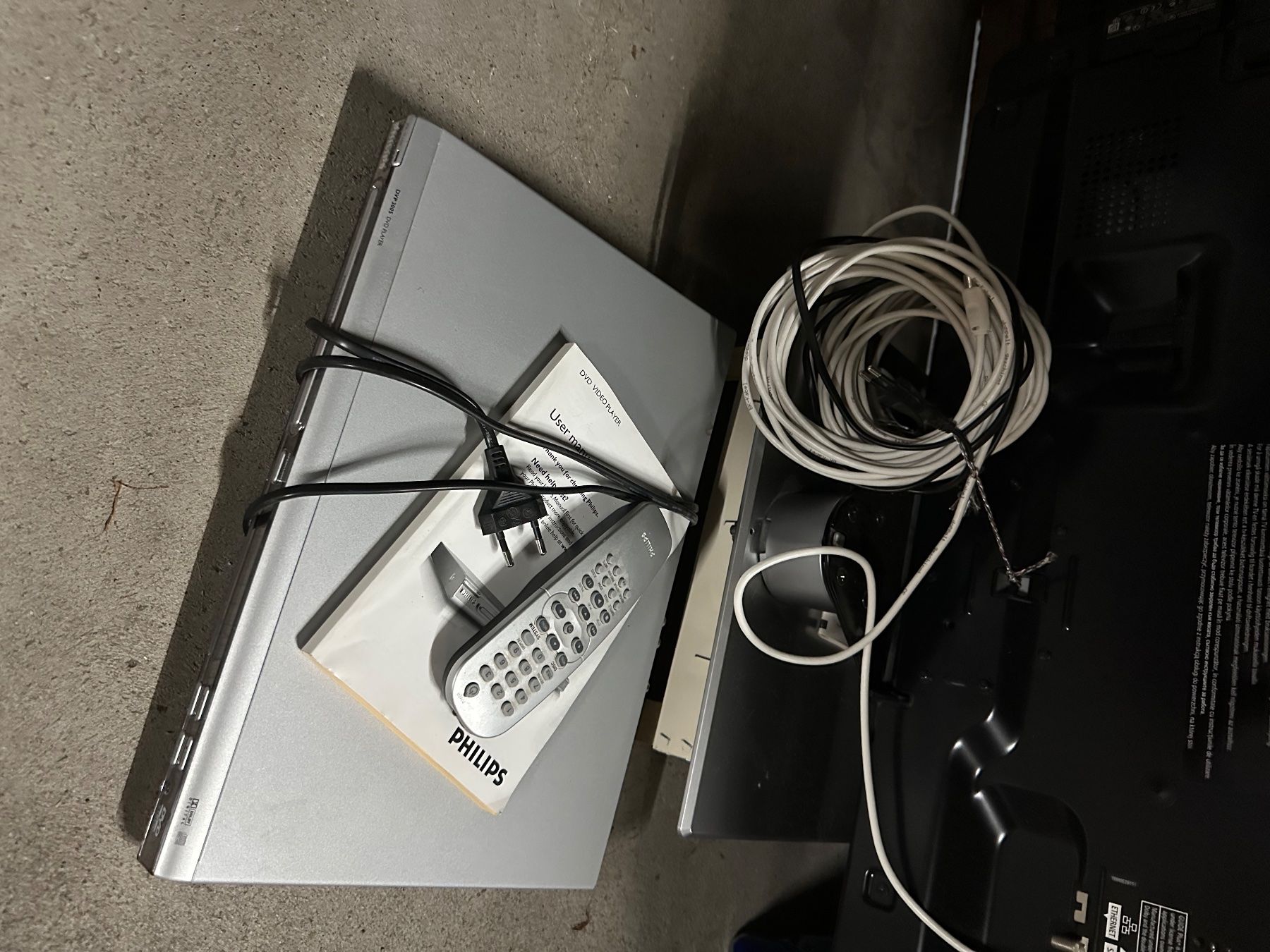 Panasonic Appareils TV: Panasonic LCD Fernseher plus Philips DVD Player – D'occasion à Buttikon SZ par TamaraS01 4