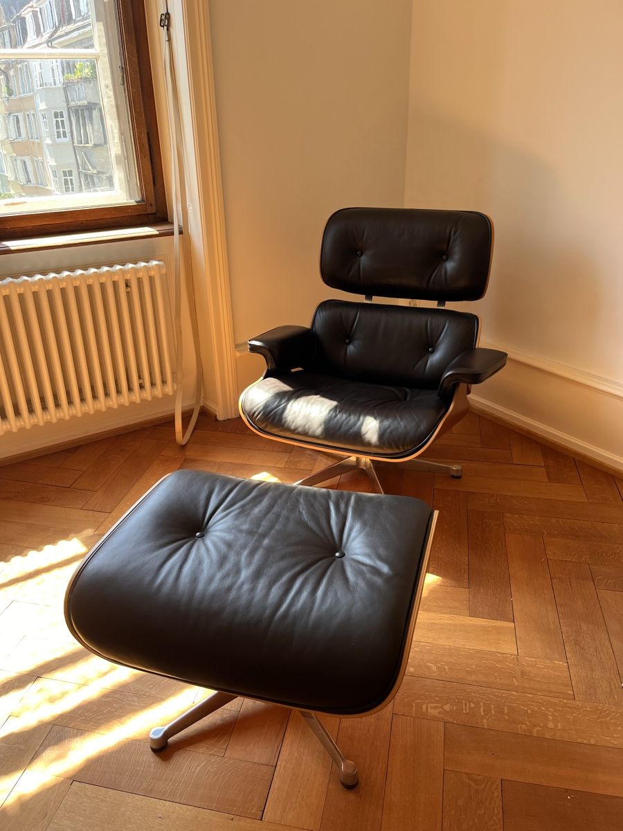 Vitra Fauteuils: Charles & Ray Eames Lounge Chair mit Ottoman – D'occasion à Basel par sha_7vmd 2