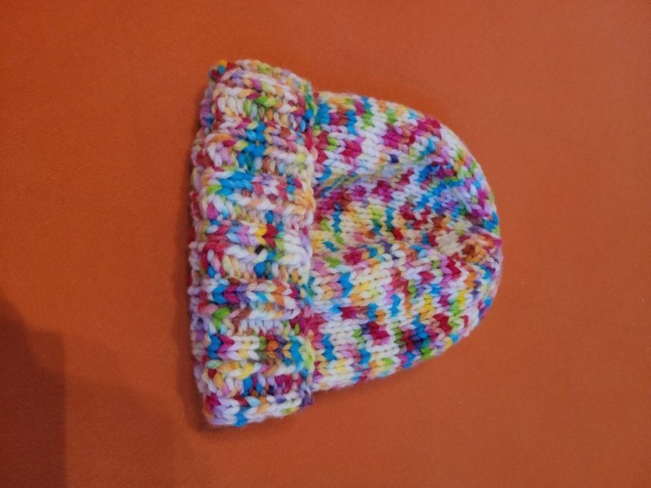 Sonstige Damenmode: Modische Wollkappe, selbst gestrickt – Neu (gemäss Beschreibung) aus Altdorf UR von Nordwing
