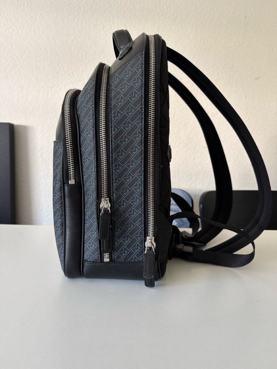 Montblanc Zaini: Sac à dos MONTBLANC M_Gram 4810, bleu. – Nuovo e nell'imballaggio originale da Cartigny venduto da Kelly.11 3