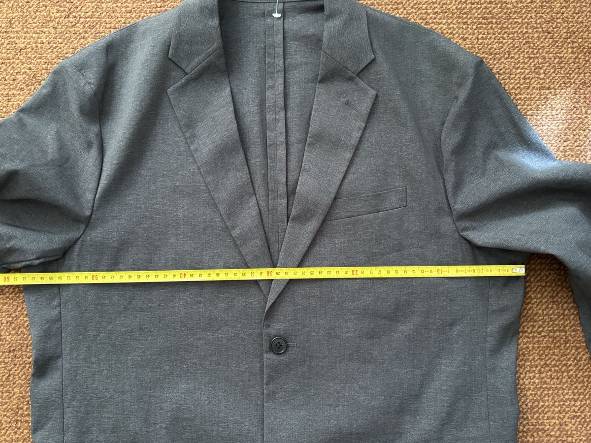 Completi: Suit – Nuovo (secondo la descrizione) da Genève venduto da Second_Hand_Ch 7