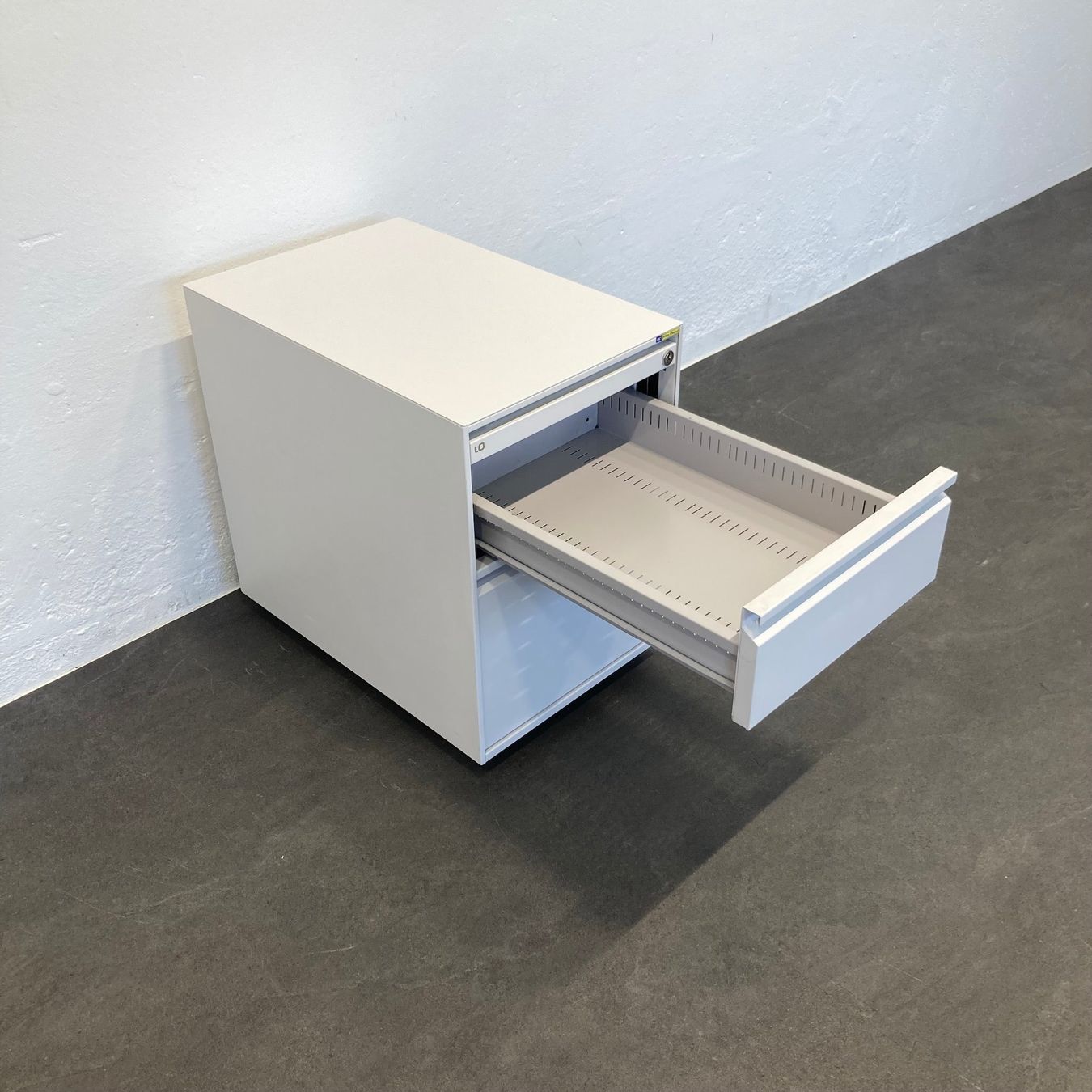 Lista Banconi: Lista Office LO Serie L Roll-Korpus 600mm - – Usato da Schönenwerd venduto da mcofficeshop 3
