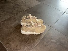 Baskets Nike Air Huarache beige, pointure 37.5