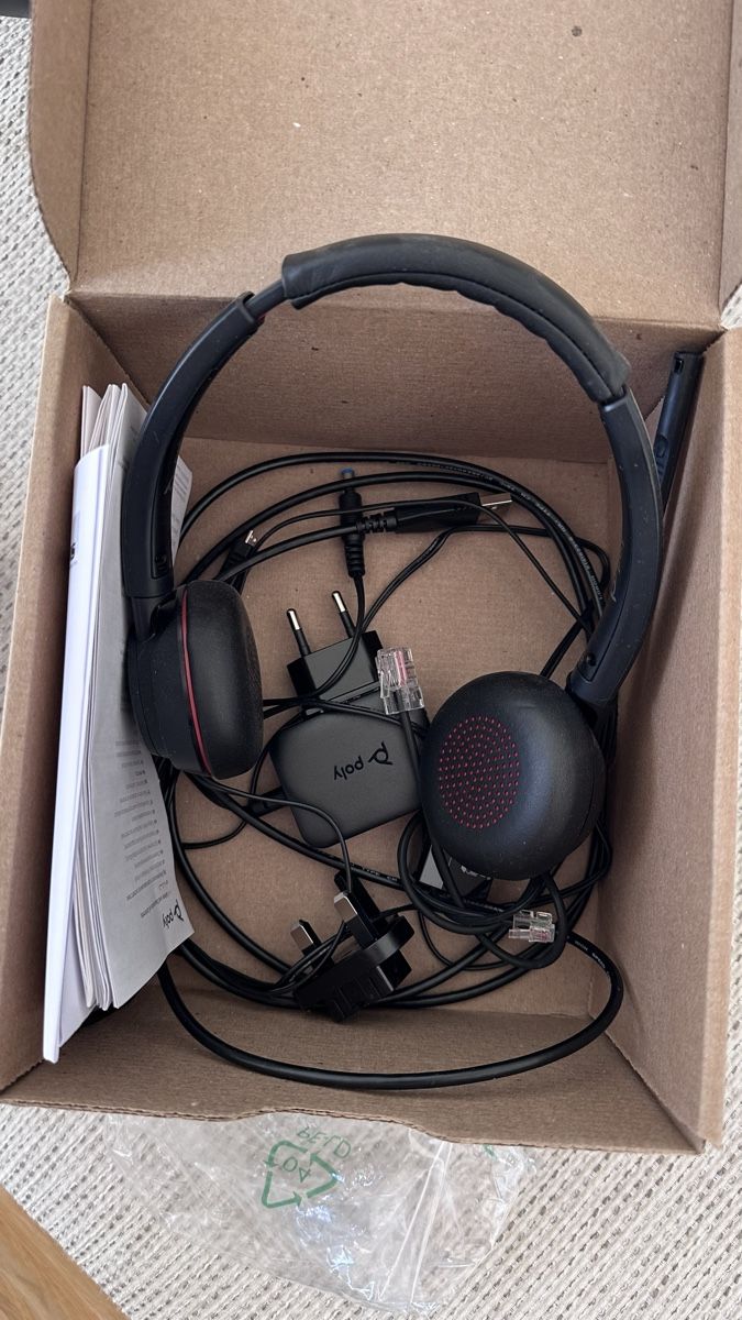 Cuffie: Poly Savi 8220 Wireless Headset mit Ladestation - NEW – Nuovo (secondo la descrizione) da Zürich venduto da laurric 1