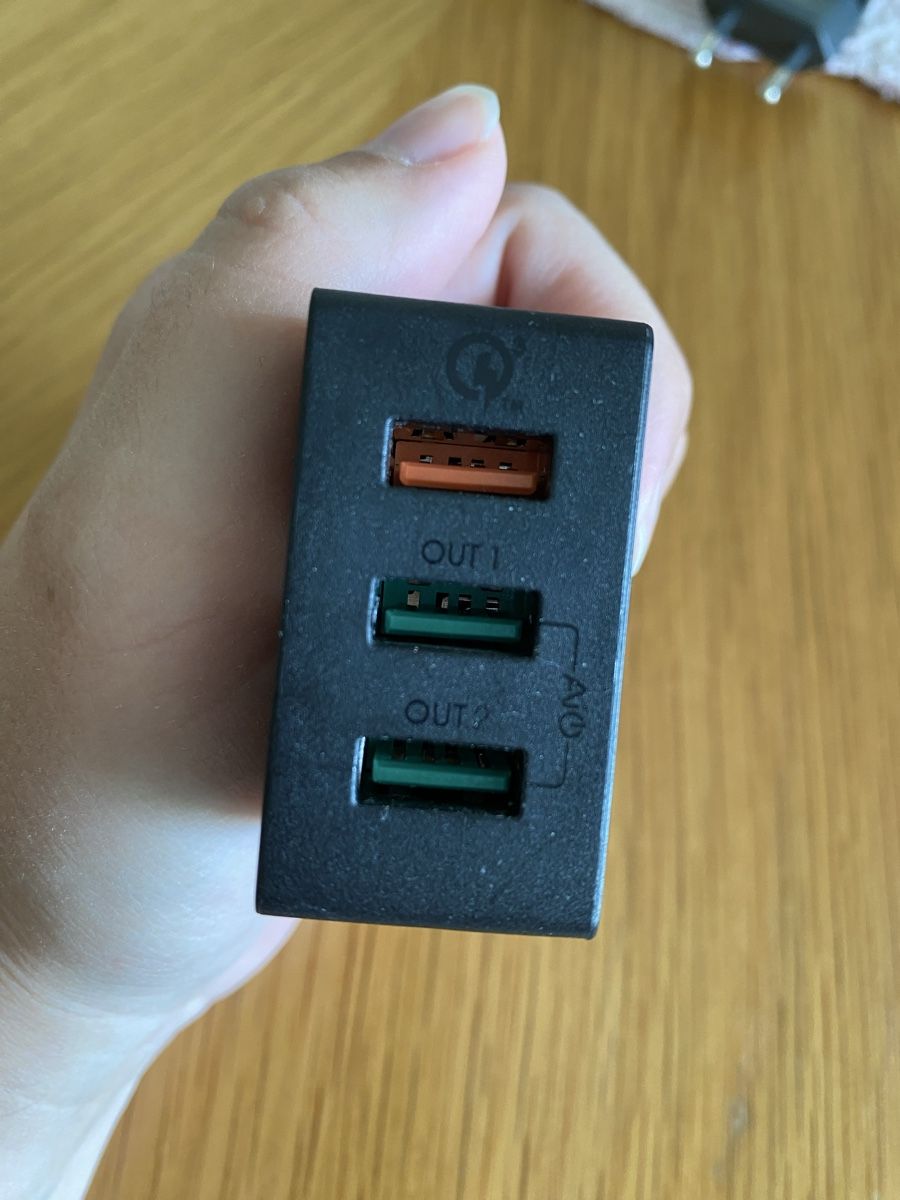Aukey Caricabatterie: Ladegerät 43.5 w Aukey – Usato da Hünenberg venduto da a.u.849 1