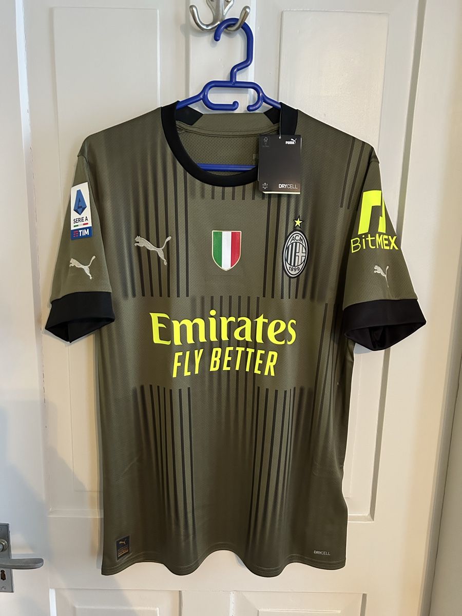Puma Canottiere & Pantaloni: Trikot AC Milan, Leao #17! – Nuovo e nell'imballaggio originale da Gümmenen venduto da H-F-S 1