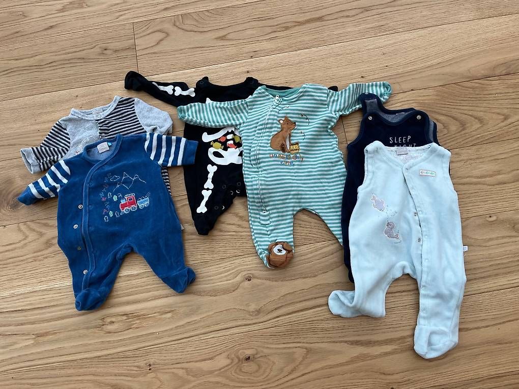 Lotti & Set di vestiti: Babykleider 50/56 – Usato da Brugg AG venduto da ohuggenberger