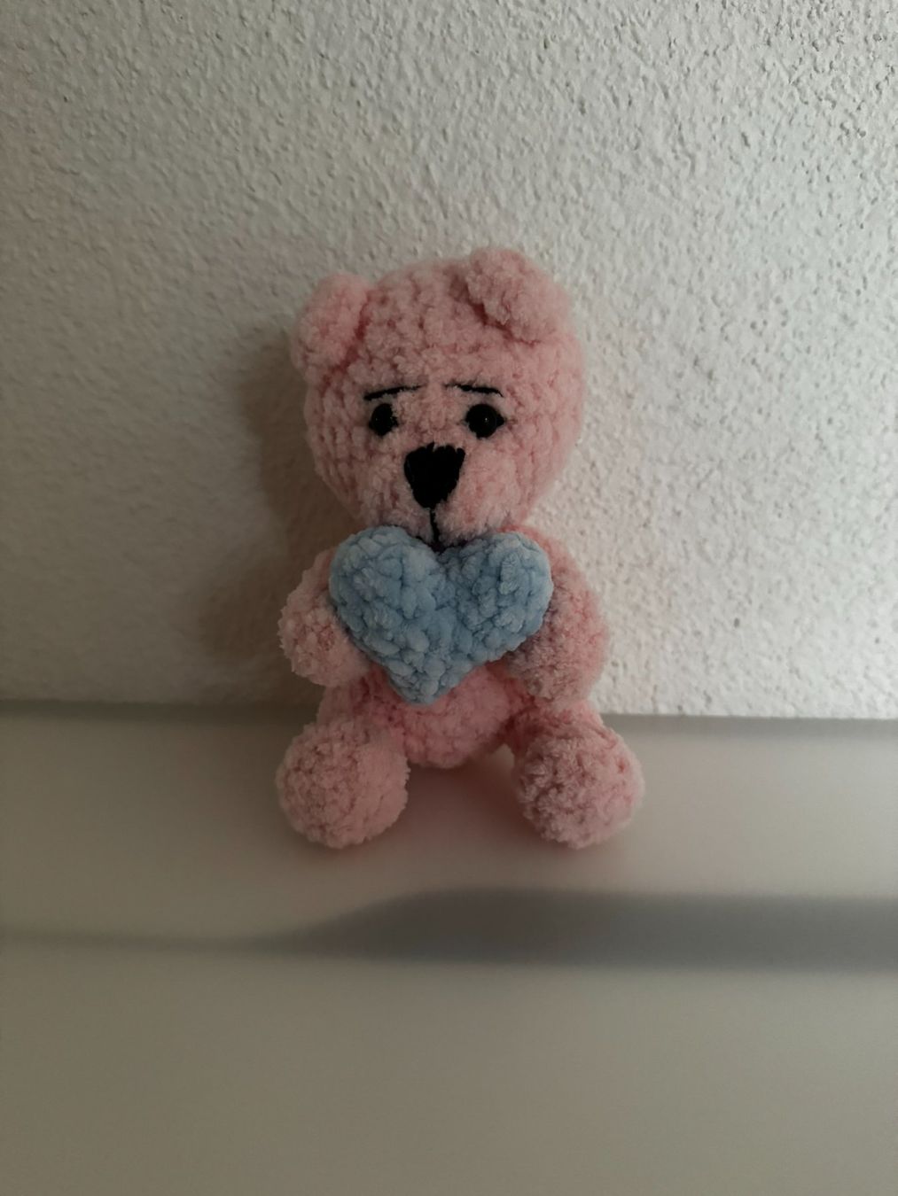 Giocattoli: Teddybär mit Herz - Selbstgestrickt  – Nuovo e nell'imballaggio originale da Basel venduto da Nermin00