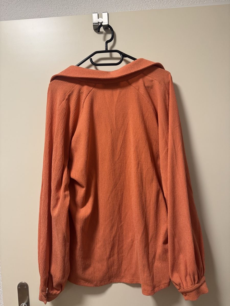 Blusen: Trendige Bluse in Orange, Grösse M – Gebraucht aus Zürich von cha_7n8s 3