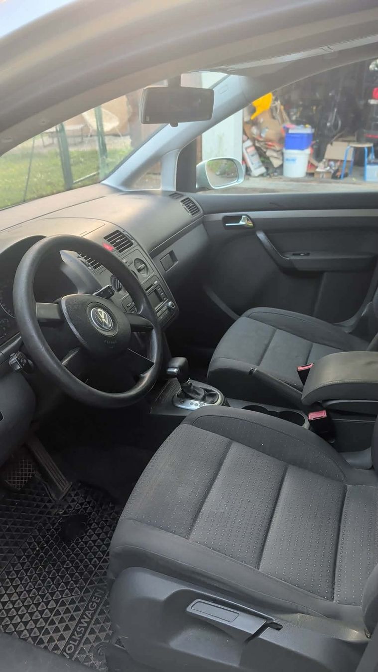 VW Autos: Touran 2.0tdi Automatic – D'occasion à Le Locle par flo_5856 5