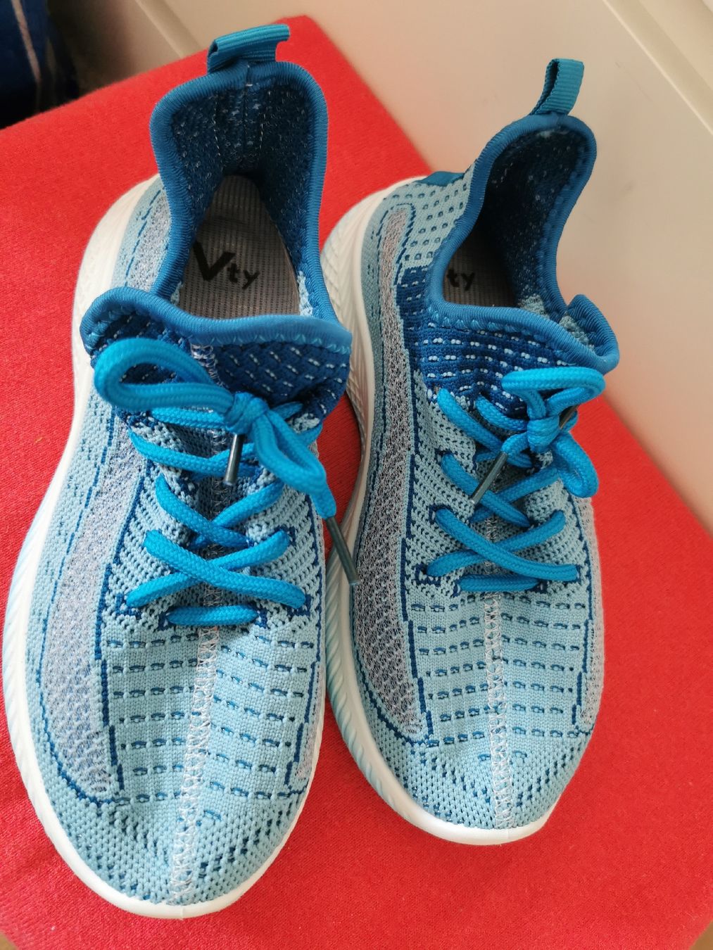 Scarpe da uomo: Unisex Schuhe Gr 35 – Nuovo e nell'imballaggio originale da Schlieren venduto da vlalif 1
