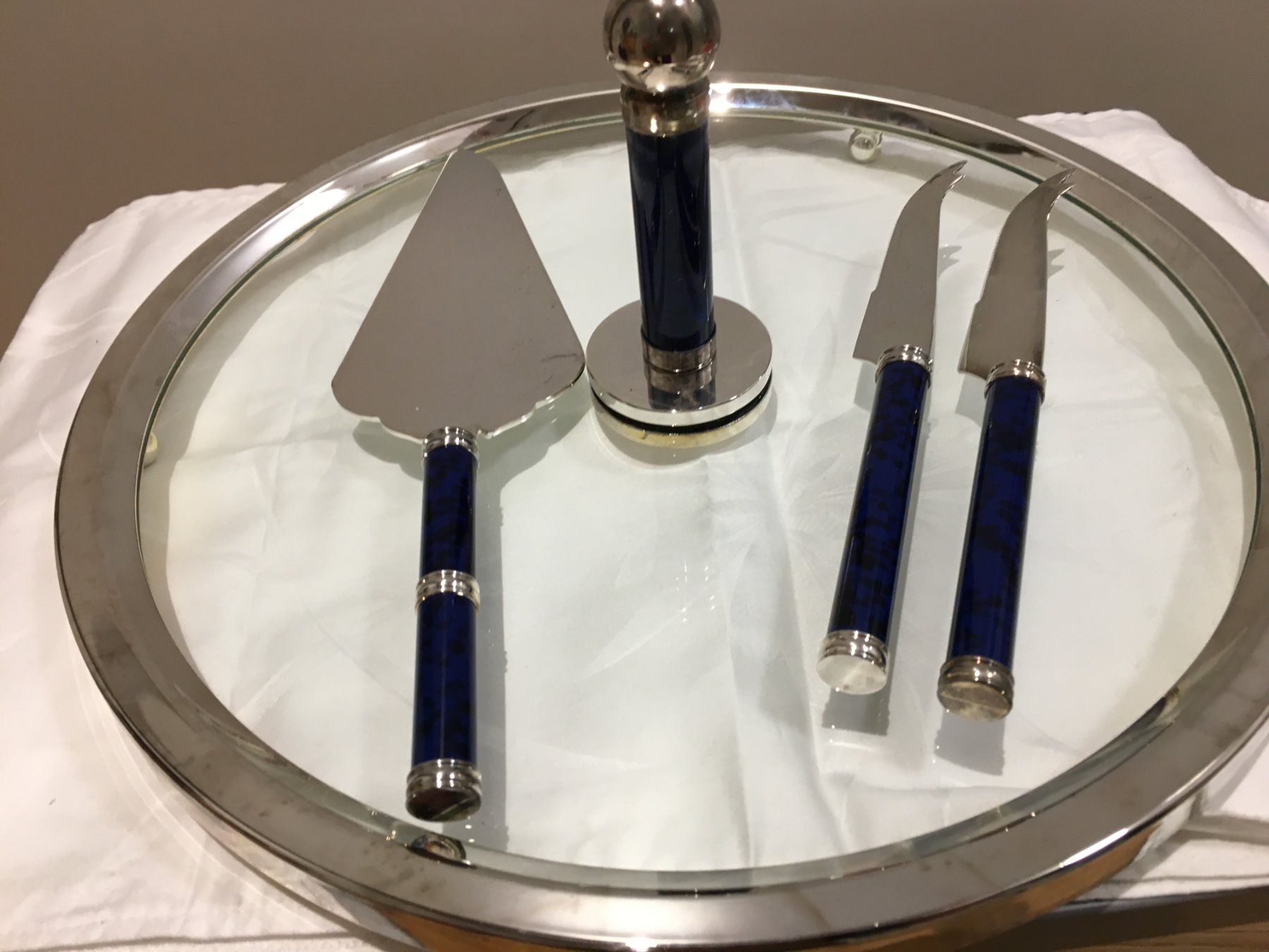 Piatti di portata: Servierplatte Glass versilbert Metall, Durchmesser 32 cm,NEU – Nuovo e nell'imballaggio originale da Heerbrugg venduto da dwfg 2