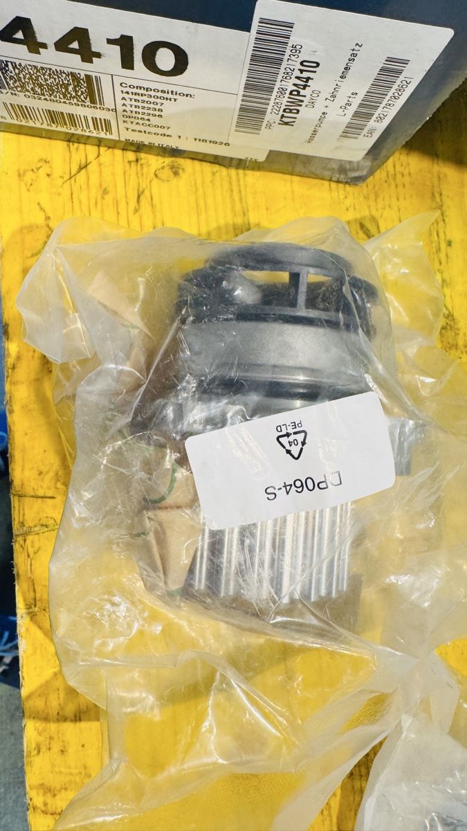 Audi Tutti pezzi di ricambio auto: Dayco kit distribution + pompe à eau pour Audi A4 avant B7 – Nuovo e nell'imballaggio originale da Onex venduto da gaivota71 7